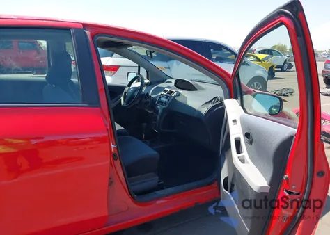 2011 Toyota Yaris z USA, uszkodzony, nr VIN JTDKT4K38B5332157